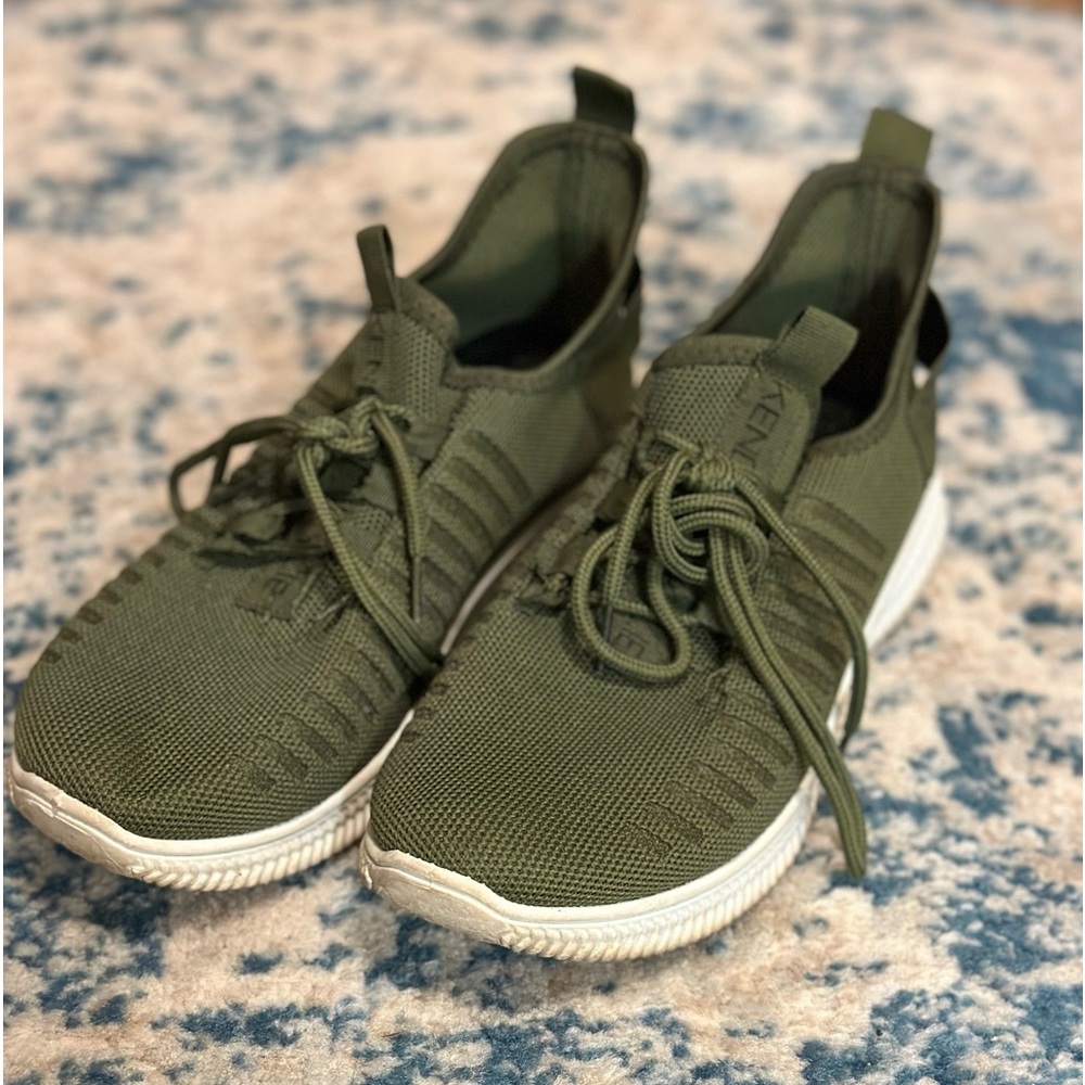 Kendall and Kylie olive sneaker size 8 women
